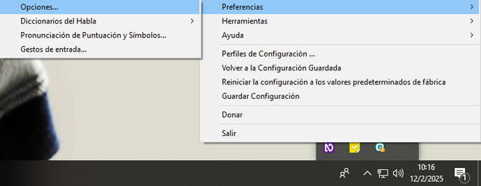 "Desde el ícono de NVDA situado en la barra de herramientas de Windows, podemos acceder a las distintas herramientas y opciones que ofrece"